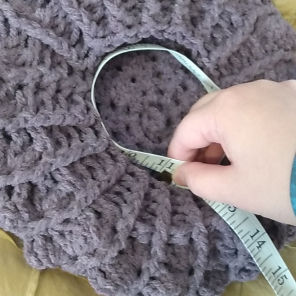 Women's Small Lavender Handmade Crocheted Spiral Beret - Picture 7 of 8